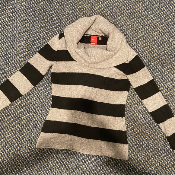 Size XS Saks Res sweater cashmere - Picture 1 of 5